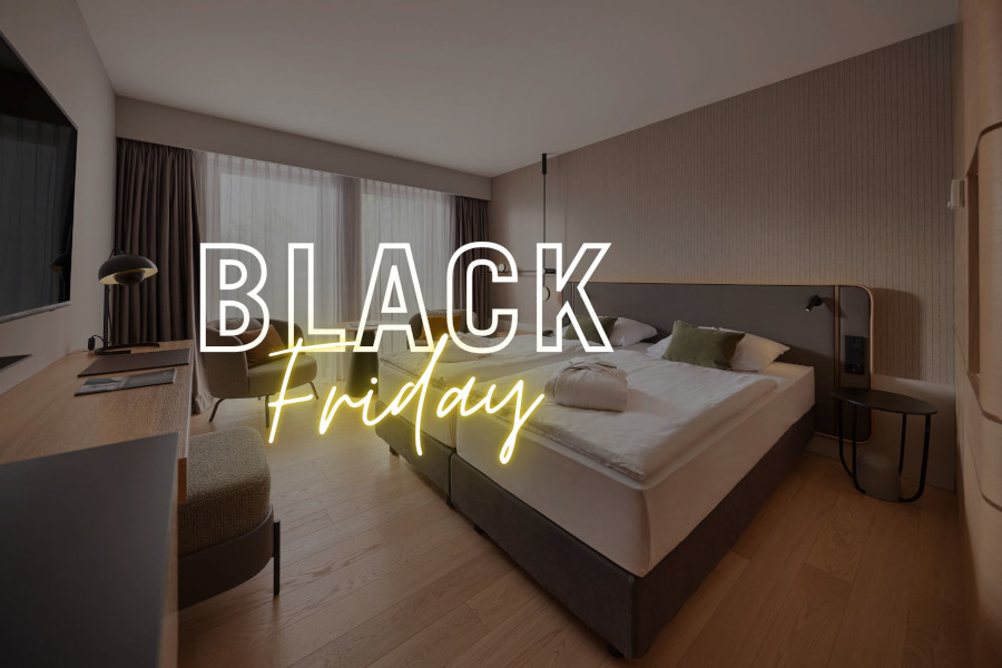 5 cupcakes with multicoloured candles | ATLANTIC Hotels value voucher